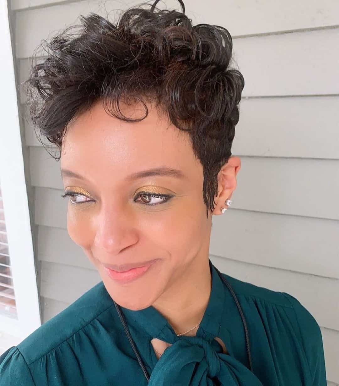 3-short-hairstyles-modern-salon