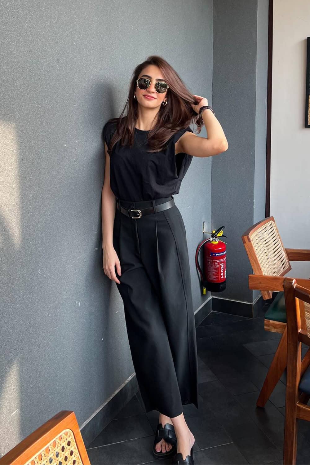 all-black-outfits-6 Casual Cool T-Shirt and Trousers