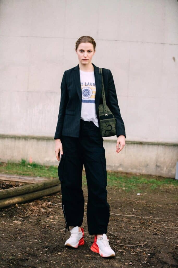 black-cargo-pants-outfit-ideas-1-683x1024-1