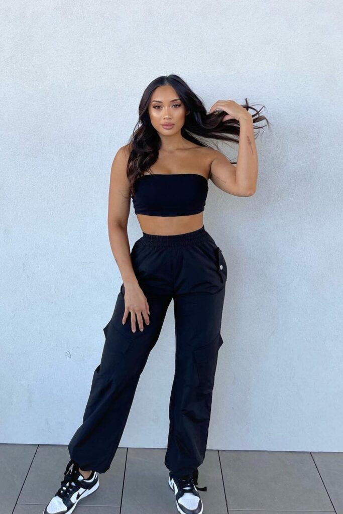 black-cargo-pants-outfit-ideas-10-683x1024-1