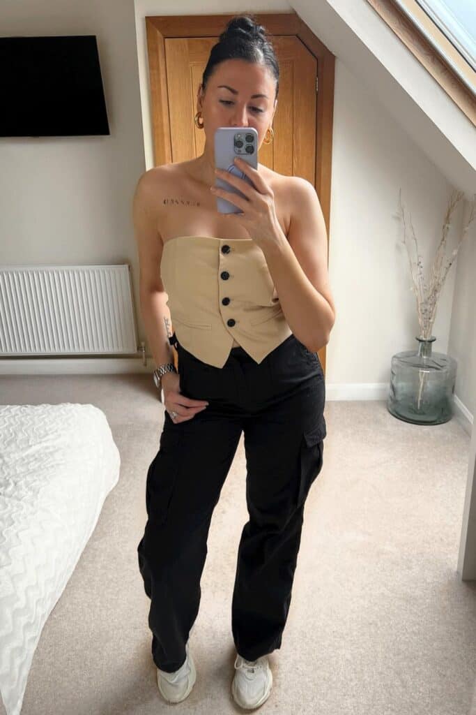 black-cargo-pants-outfit-ideas-11-683x1024-1