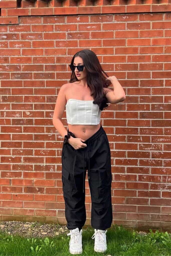 black-cargo-pants-outfit-ideas-12-683x1024-1