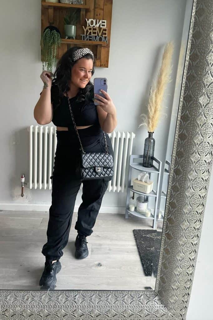 black-cargo-pants-outfit-ideas-18-683x1024-1