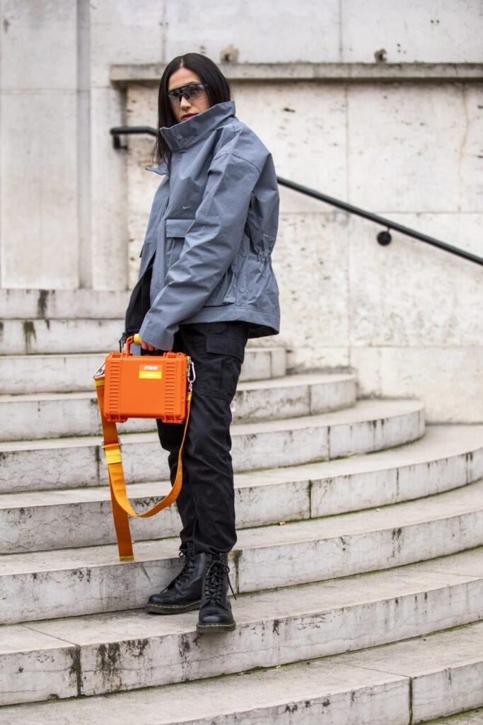 black-cargo-pants-outfit-ideas-3-683x1024-1