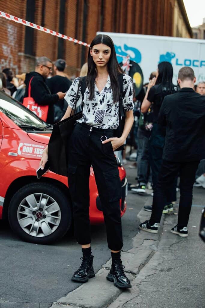 black-cargo-pants-outfit-ideas-5-683x1024-1
