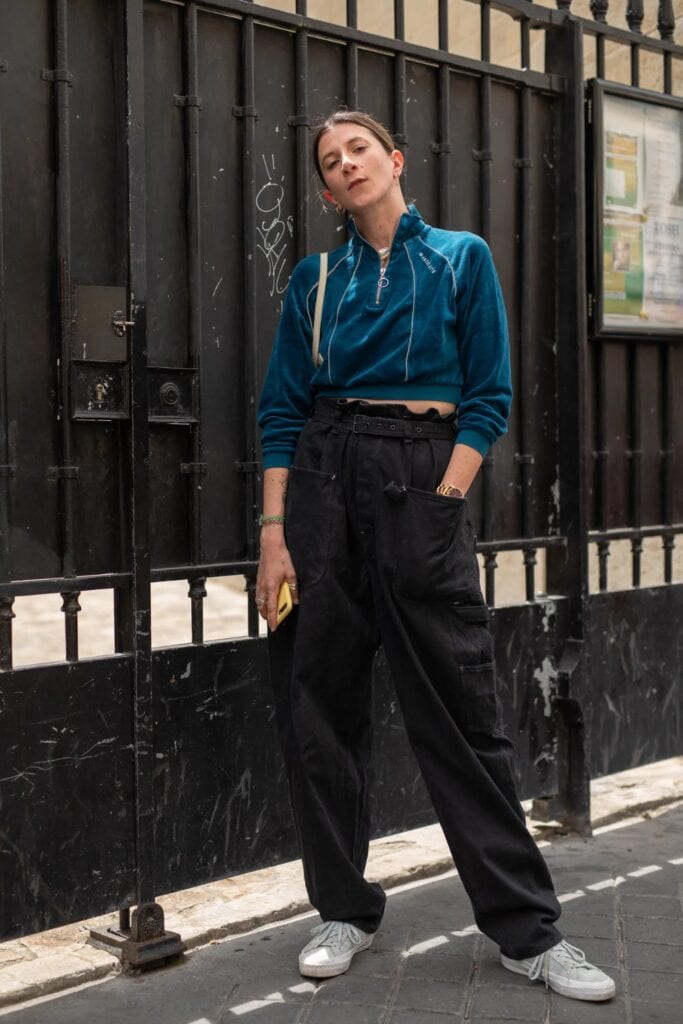 black-cargo-pants-outfit-ideas-6-683x1024-1