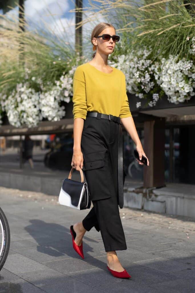 black-cargo-pants-outfit-ideas-7-683x1024-1
