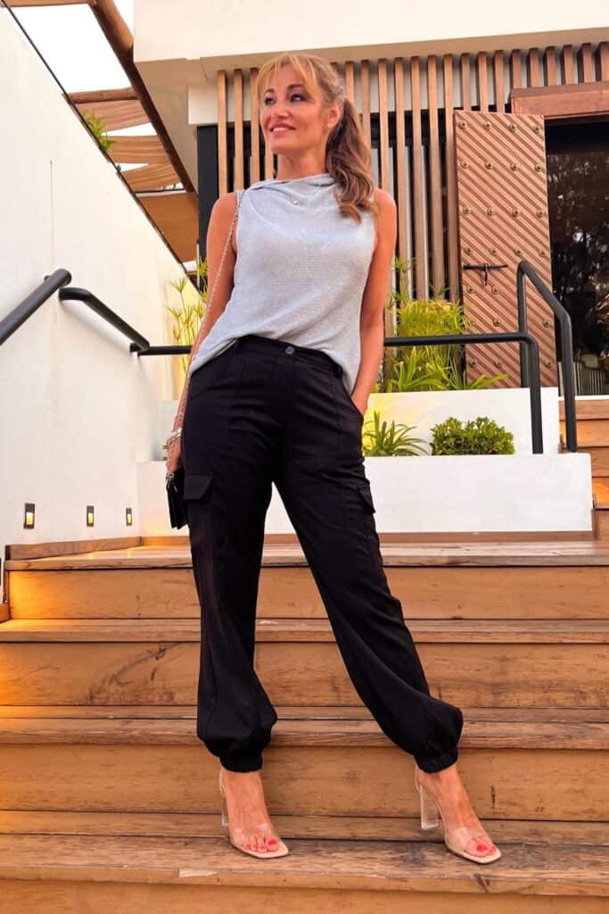 black-cargo-pants-outfit-ideas-9-683x1024-1
