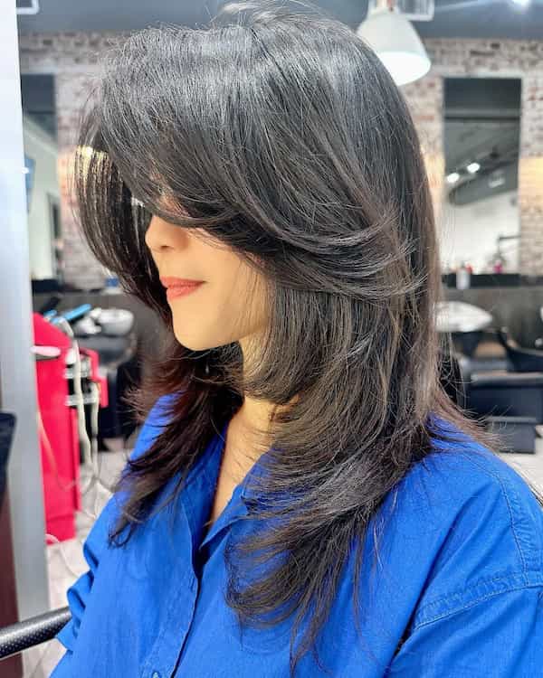 black-statment-butterfly-haircut-with-long-layers Black Statment Butterfly Haircut with Long Layers