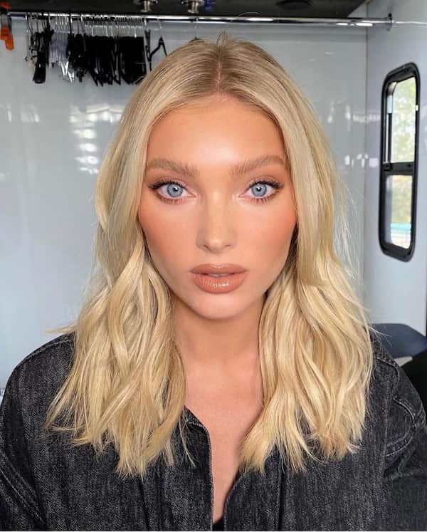 blonde-centre-parted-wavy-haircut Blonde Centre-Parted Wavy Haircut
