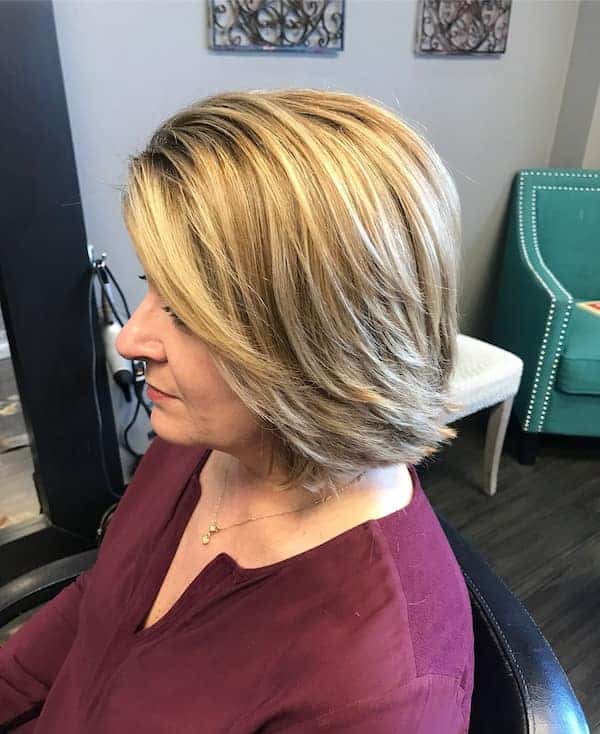 blonde-feathered-bob-for-moms Blonde Feathered Bob for Moms
