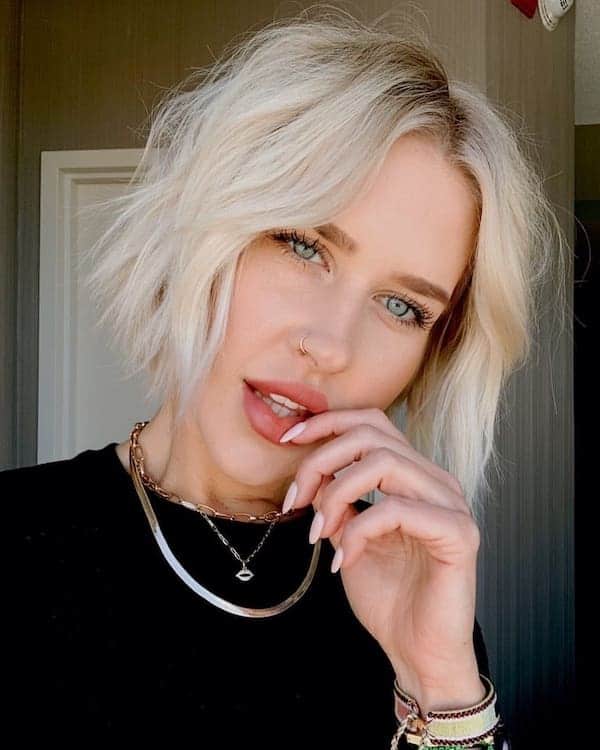 blonde-haircut-with-soft-fringes Blonde Haircut with Soft Fringes