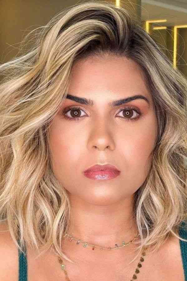 Blonde Shaggy Lob with Root Shadow