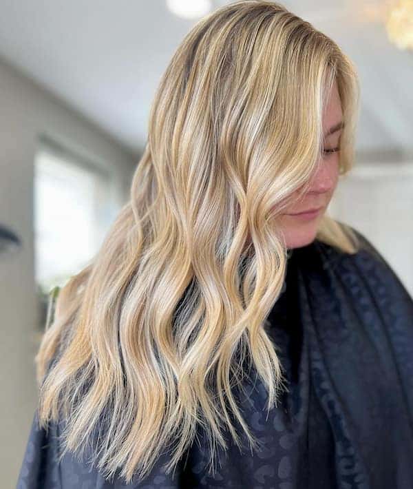 centre-parted-wavy-haircut Centre-Parted Wavy Haircut