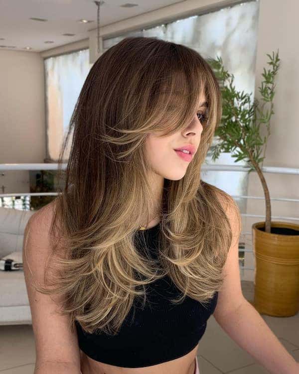chic-butterfly-haircut-with-long-curtain-bangs Chic Butterfly Haircut with Long Curtain Bangs
