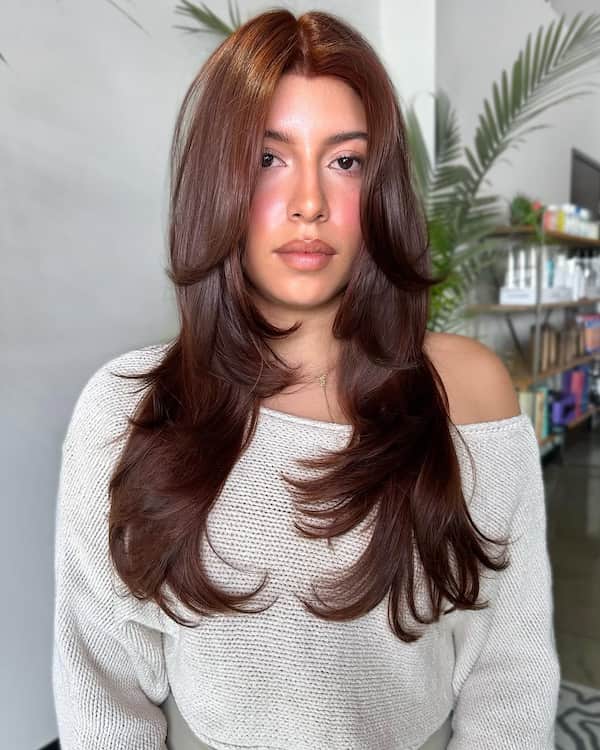chocolate-brown-feathered-haircut-with-curtain-bangs-for-oval-face