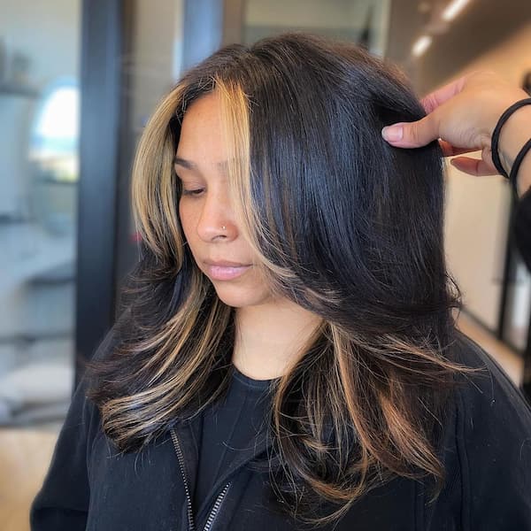 double-tone-minimal-butterfly-haircut Double Tone Minimal Butterfly Haircut