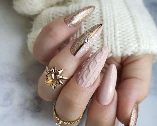 gold-accents-on-sweater-nails Gold Accents on Sweater Nails