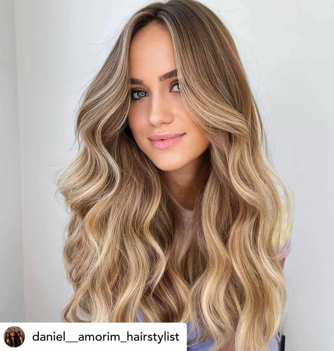 hair-color-ideas-for-brown-hair-10 Beautiful golden balayage on long wavy hair.