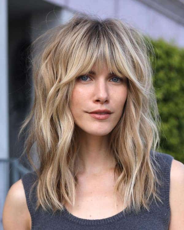 layered-shag-haircut-with-bangs Layered Shag Haircut with Bangs
