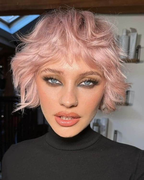 pink-wolf-haircut-with-bangs