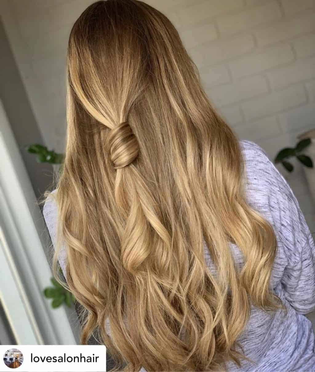 rainy-day-hairstyles-4 Knotted ponytails are perfect for rainy days!