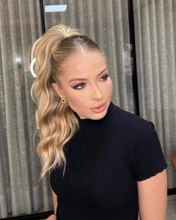 Retro High Ponytail with Smooth Surface