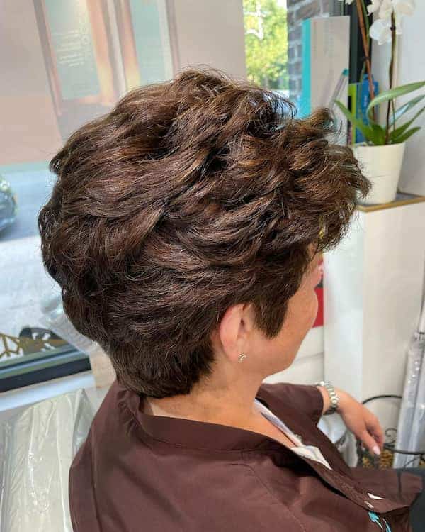 rounded-haircut-with-intertwined-layered