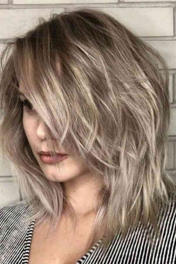 Shaggy Lob with Deep Side Part for Drama