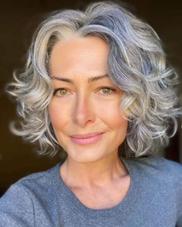 short-gray-bob-with-natural-waves Short Gray Bob with Natural Waves