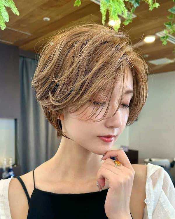 short-layered-haircut-with-face-framing-bangs