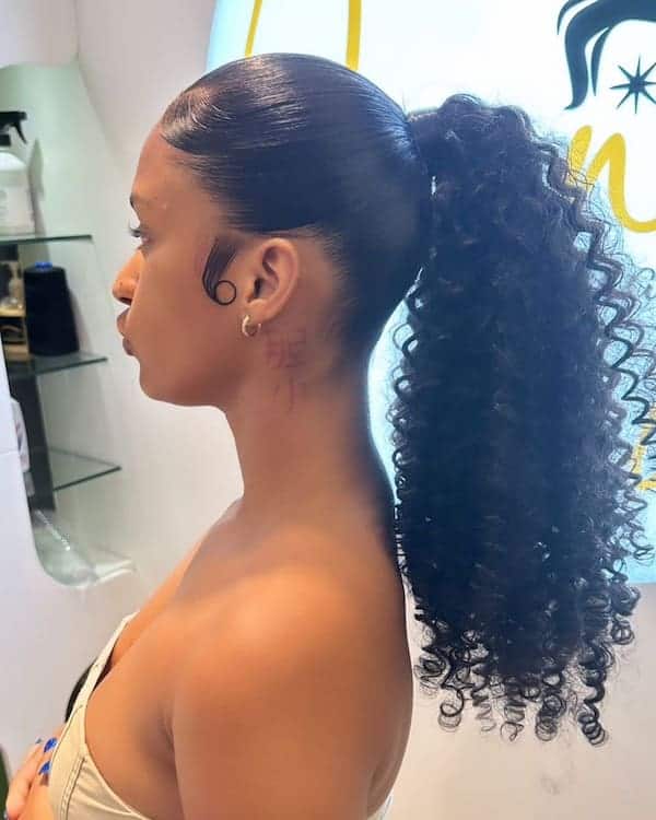Simple Curly Ponytail with Smooth Surface