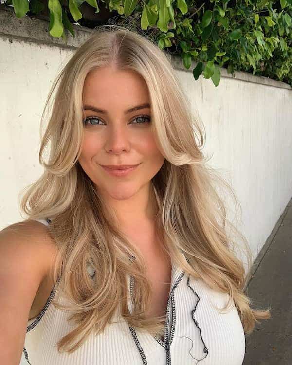 summer-layered-haircut-with-curtain-bangs