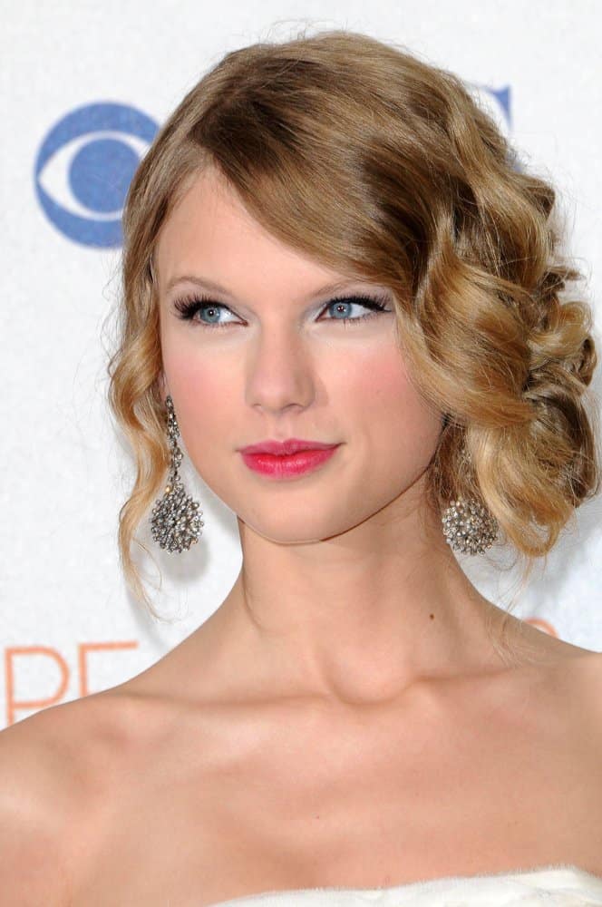 Taylor Swift at the 2010 People's Choice Awards Press Room, Nokia Theater L.A. Live, Los Angeles, CA. 01-06-10