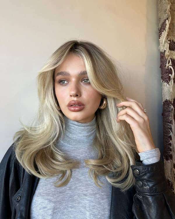 textured-wavy-hair-with-curtain-bangs Textured Wavy Hair with Curtain Bangs
