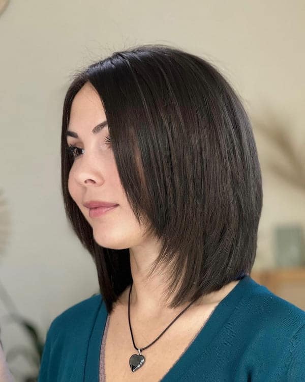 tightly-layered-lob-with-chopped-bangs Tightly Layered Lob with Chopped Bangs