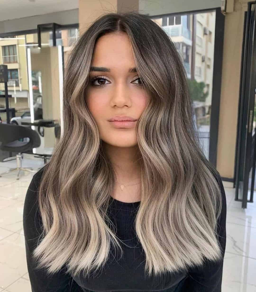 types-of-highlights-2 Gorgeous balayage on mid-length wavy hair.