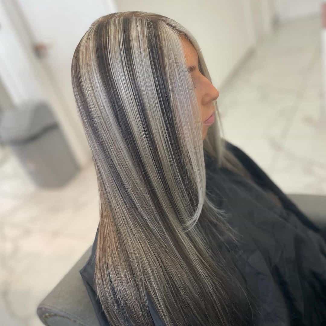 types-of-highlights-4 Gorgeous chunky highlights on long straight hair.