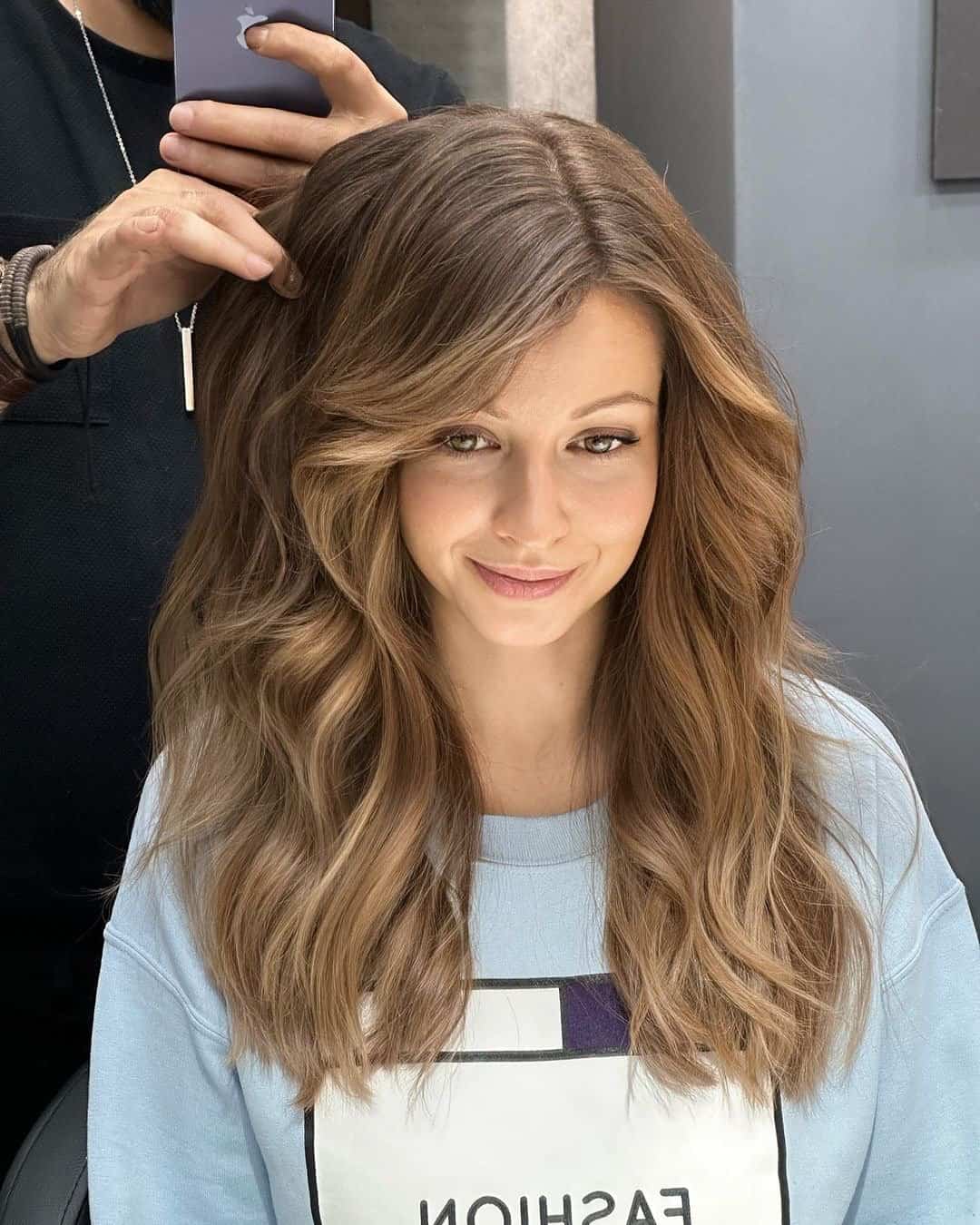 types-of-highlights-7 Gorgeous sombré highlights on on long wavy hair.