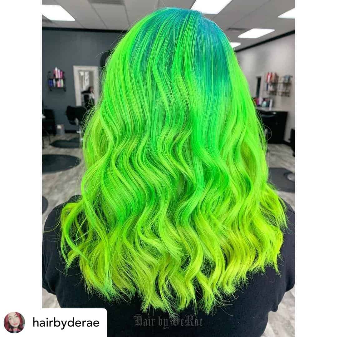 unnatural-hair-color-3 Beautiful lime green hair color.