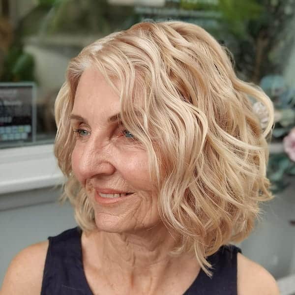 wavy-bob-haircut-with-highlights