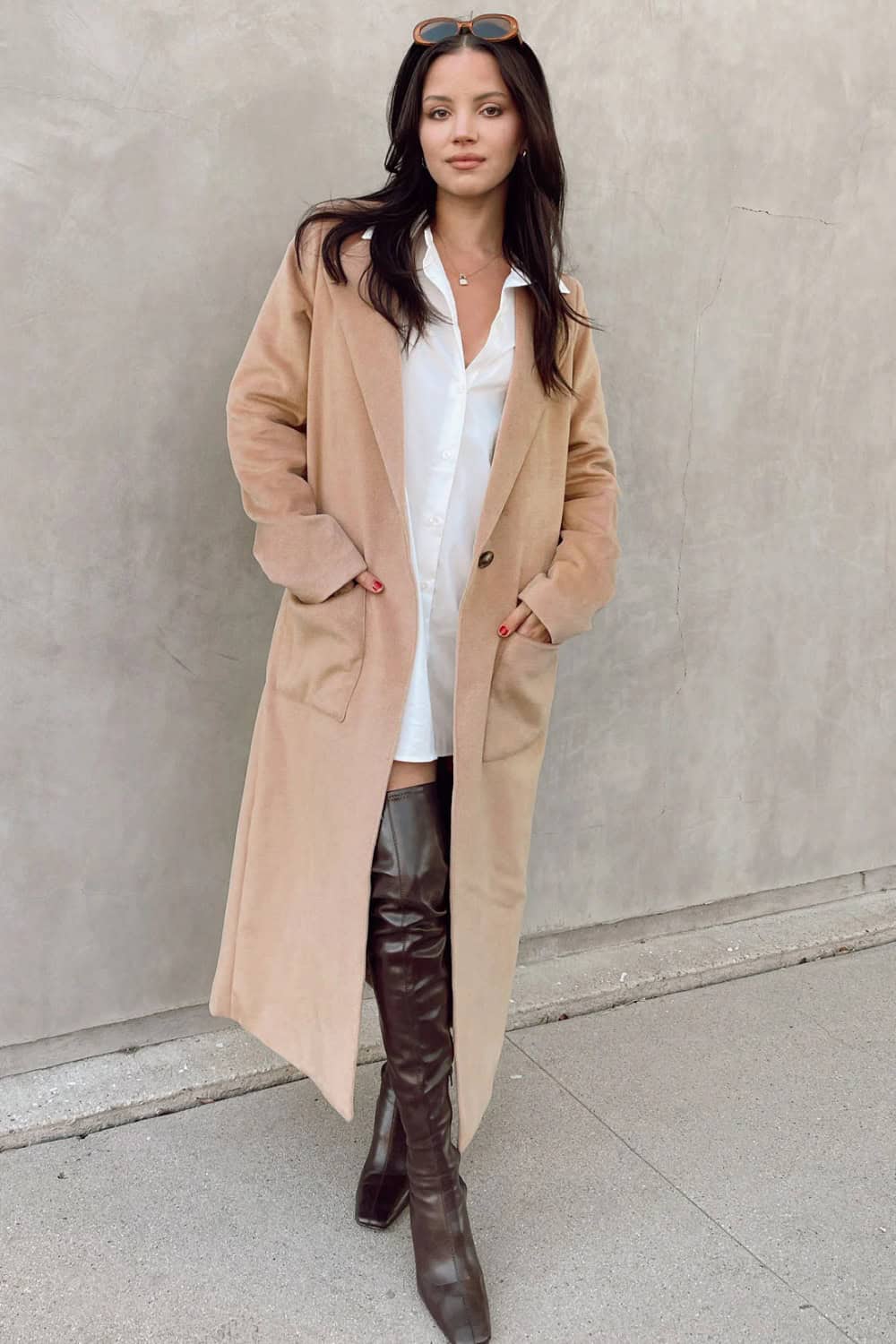 winter-country-concert-outfits-12 Long Coat and Button-Up Shirt